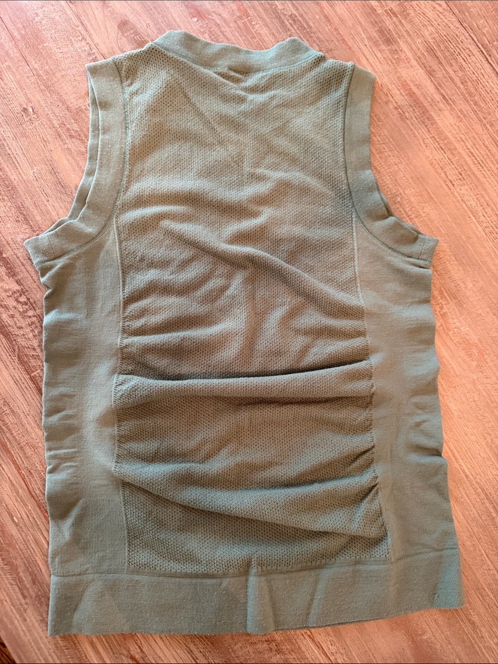 Athleta Foresthill Ascent Lightweight Sage Green ruched Crewneck tank - Picture 4 of 5